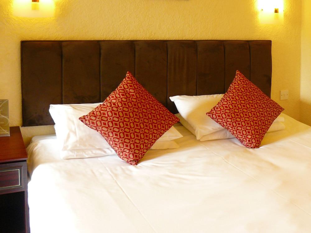 Halkyn Springfield Hotel & Health Club מראה חיצוני תמונה